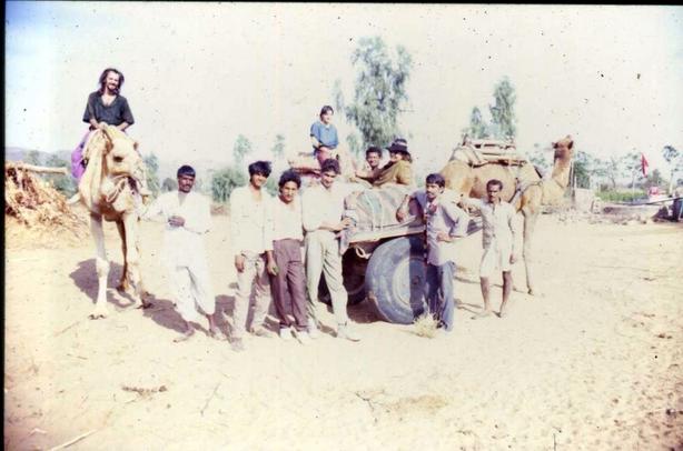 Foto di gruppo nel deserto