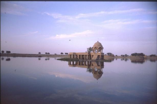 Tempietto sul lago a Jaisalmer